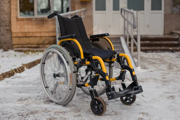 Empty Wheelchair Hospital Ramp Wheelchair Close Childrens Wheelchair — Fotografia de Stock
