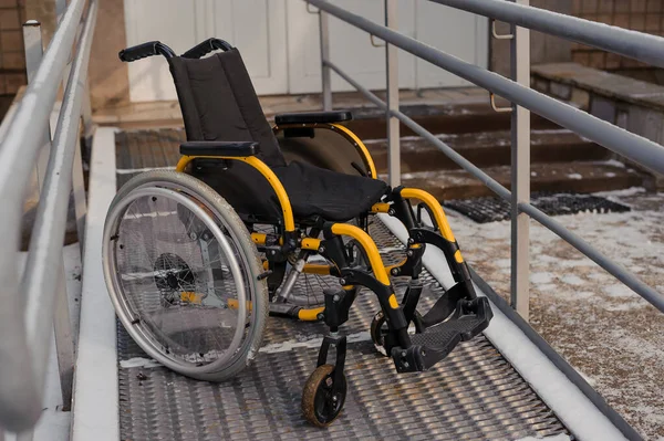Cadeira Rodas Vazia Hospital Rampa Close Cadeira Rodas Cadeira Rodas — Fotografia de Stock