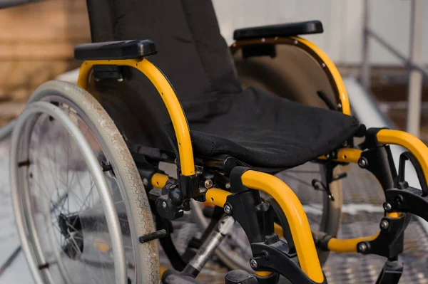 Cadeira Rodas Vazia Hospital Rampa Close Cadeira Rodas Cadeira Rodas — Fotografia de Stock