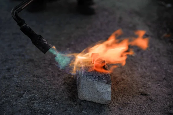 석탄에 불이붙었어 버너와 석탄의 — 스톡 사진