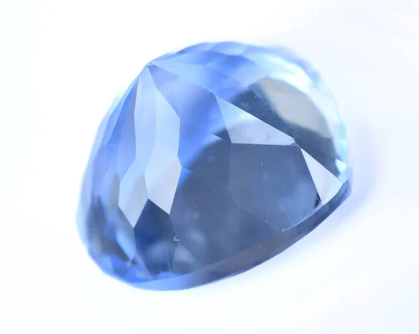 Jeremejevite Piedra Preciosa Natural Azul Eremeyita Espodumeno Sobre Fondo Blanco —  Fotos de Stock