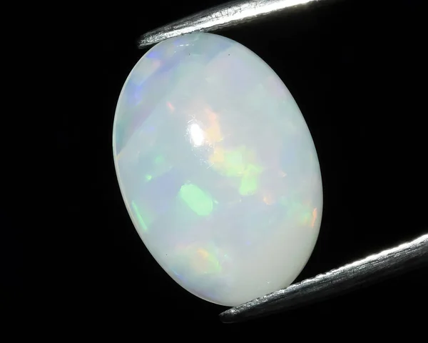 Pierre Naturelle Précieuse Noble Opale Sur Fond Noir — Photo