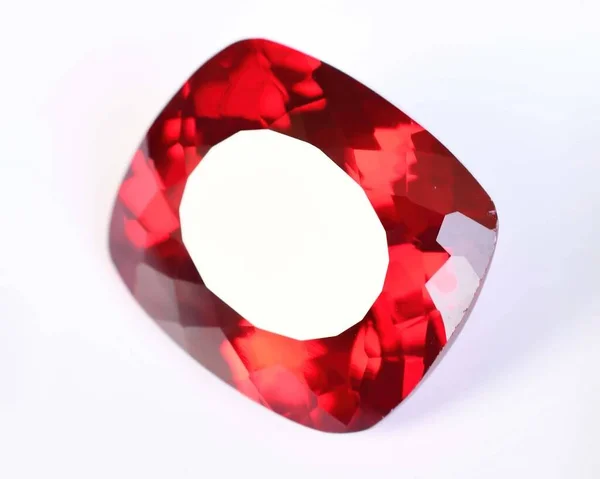 Натуральний Камінь Червоний Рубіновий Сірому Фоні — стокове фото
