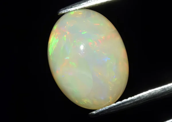 Pietra Preziosa Naturale Nobile Opale Sfondo Nero — Foto Stock