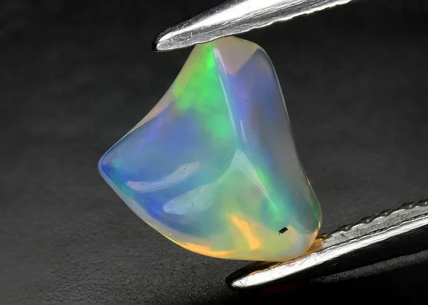 Pietra Preziosa Naturale Nobile Opale Sfondo Nero — Foto Stock