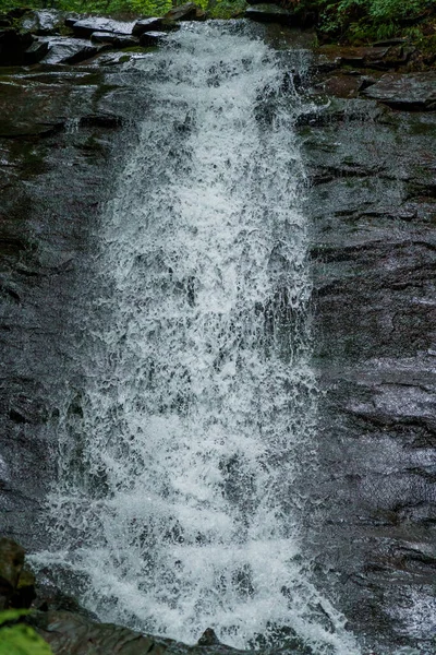 Водоспадний Каскад Гірських Скелях Гірський Водоспад Горах Гори Карпати — стокове фото