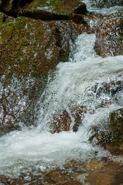 Водоспадний Каскад Гірських Скелях Гірський Водоспад Горах Гори Карпати — стокове фото