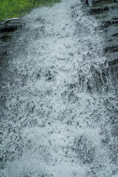 Kaskada Wodospadów Górskich Klifach Górski Wodospad Górach Góry Karpaty — Zdjęcie stockowe