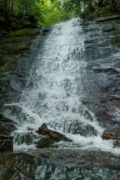 Vattenfall Kaskad Berg Klippor Fjällvattenfall Bergen Karpaterna Bergen — Stockfoto