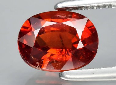 Arka planda doğal orrange spessartien taşları