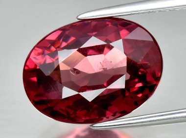 Arka planda doğal pembe malaya taşı