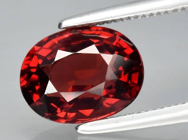 Arka planda doğal kırmızı yakut taşı taşı