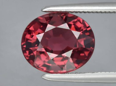 Arka planda doğal kırmızı yakut taşı taşı