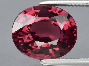 Arka planda doğal kırmızı yakut taşı taşı