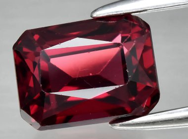 Arka planda doğal kırmızı yakut taşı taşı