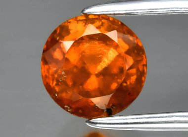 Arka planda doğal kehribar taşı