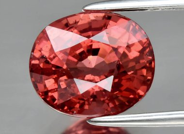 Arka planda doğal kırmızı yakut taşı taşı