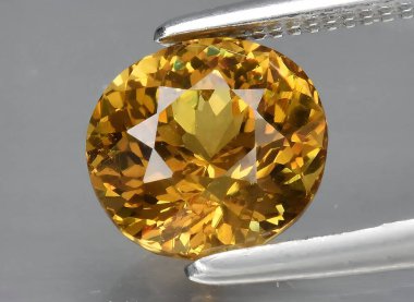 Arka planda doğal sarı taşlı grossular taşı