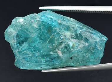 Arka planda doğal mavi apati taşı