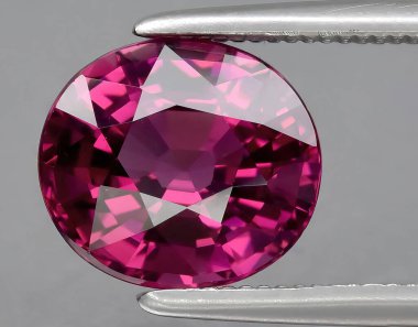 Arka planda doğal pembe rodolit mücevheri