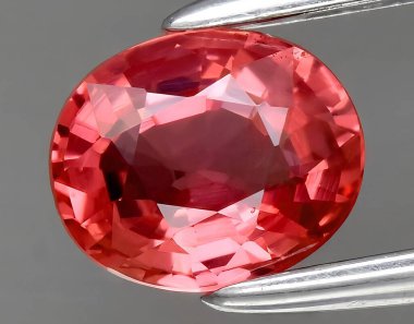 Arka planda doğal turuncu Padparadscha safir mücevheri