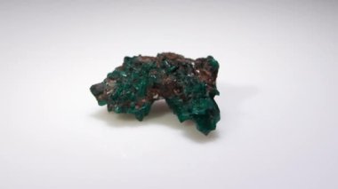 Doğal yeşil dioptaz kristalleri arkaplanı