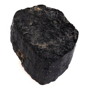 Beyaz arka planda doğal siyah turmalin scherl