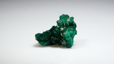 Çarpıcı Zümrüt Mineral oluşumu Karmaşık Dokular ve Canlı Renkler