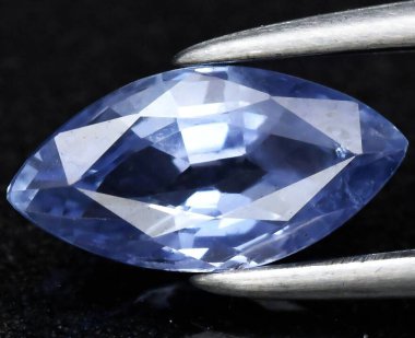 Göz kamaştırıcı Mavi Safir Gemstone Mücevher Ayarında.