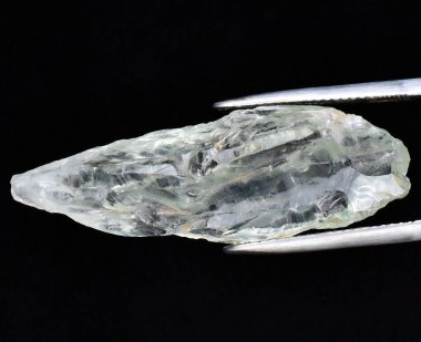 Belirgin Berraklık ve Eşsiz Yüzleşmeyle Enfes Doğal Gemstone Kristalizasyonu.