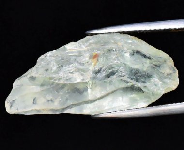 Enfes Doğal Aquamarine Gemstone Karmaşık Yüzleri ve Göksel Renkleri Vurguluyor.