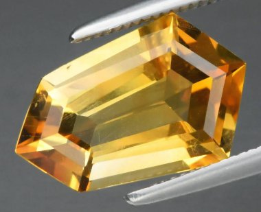 Enfes Altın Citrine Gemstone Parlak Kesim ve Parlak Berraklığı ile.