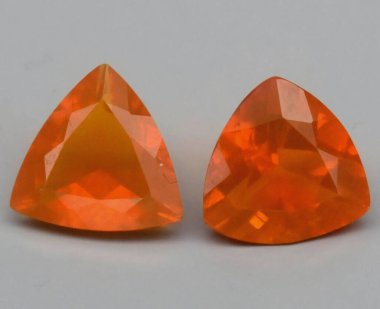 Büyüleyici Üçgen Turuncu Doğal Taşlar Parlak Yüzlü.