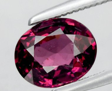 Zarif Pembe Doğal Spinel Gemstone Seti Zarif Pronglarda.