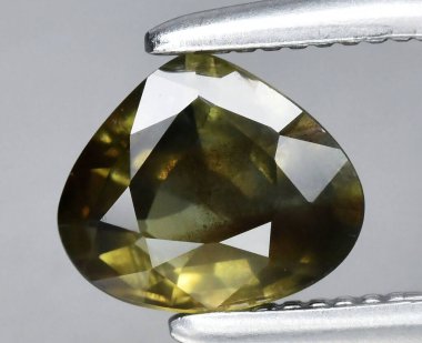 Enfes Armut Şeklinde Doğal Gemstone Karmaşık Yüzey ve Eşsiz Renk Değişiklikleriyle.