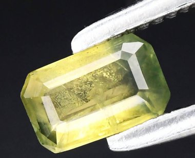 Enfes Doğal Peridot Gemstone Parlak Berraklık ve Zengin Yeşil Renkli.