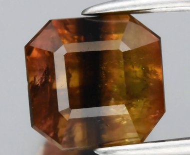Enfes Yüzlü Doğal Gemstone Zengin Yeryüzü Tonlarını ve Karmaşık Açıklığı Gösteriyor.