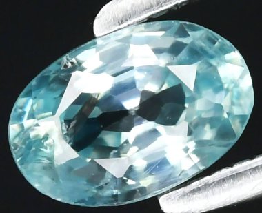 Exquisite Natural Aquamarine Gemstone with Brilliant Faceting Reflecting Light. clipart