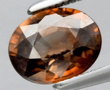 Işıldayan Doğal Turuncu-Kahverengi Gemstone Karmaşık Yüzler ve Yükselen Parıltı.