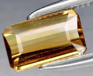 Zarif Doğal Sarı Beryl Gemstone Hassas Cımbızda Gösterildi.