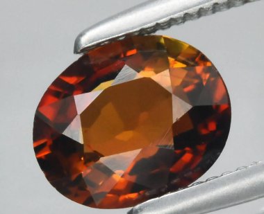 Sersemletici Oval Kesim Altın Portakal Garnet Taşı Zengin Yüzlü ve Canlı Renkli.