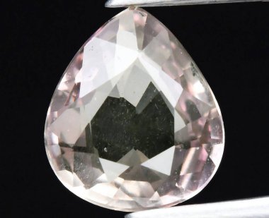 Büyüleyici Pembe Armut Şeklinde Gemstone Parlak Zarafeti.