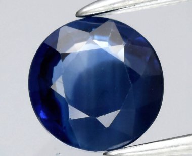 Zarif Koyu Mavi Safir Gemstone Işık saçan Zarafet.