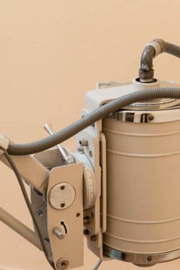 Zarif Tasarım Özellikleriyle Eski Endüstriyel Ekipman.