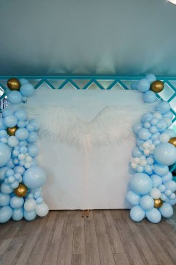 Kutlama etkinlikleri için ruhani melek kanatlarıyla Rüya Mavi Balon Kemeri.