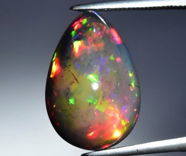 Enfes Opal Gözyaşı Taşı Renklerin Kaleydoskopu.
