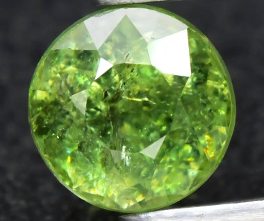 Enfes Doğal Peridot Gemstone Canlı Yeşil Renkler.