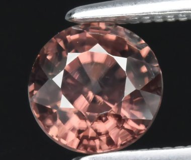 Enfes Yuvarlak Kesim Doğal Gemstone Çarpıcı bir gül renginde Karmaşık Parıltılar.