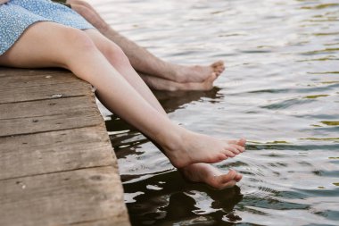 Rahatlatıcı Yaz Öğleden Sonrası Su Kıyısında.