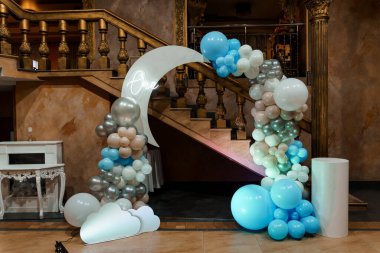 Kutlama için Zarif Balon Kemeri.